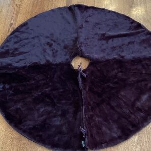 Plush Plum Tree Skirt